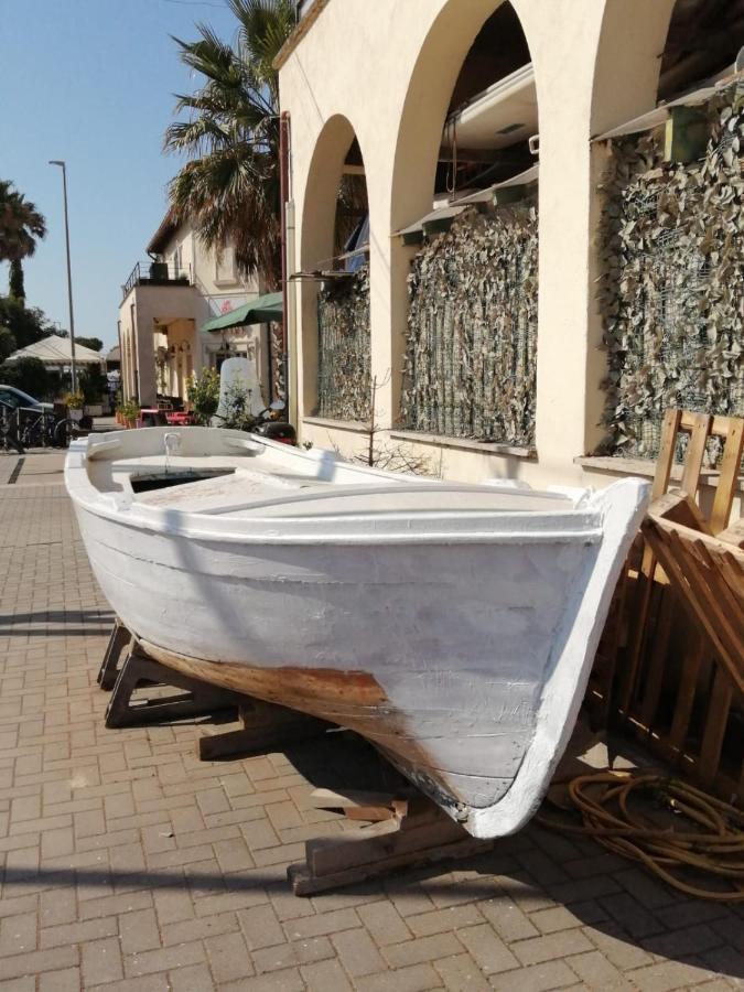 Roma Al Mare! Le Comete Del Borghetto Лидо-ди-Остия Экстерьер фото